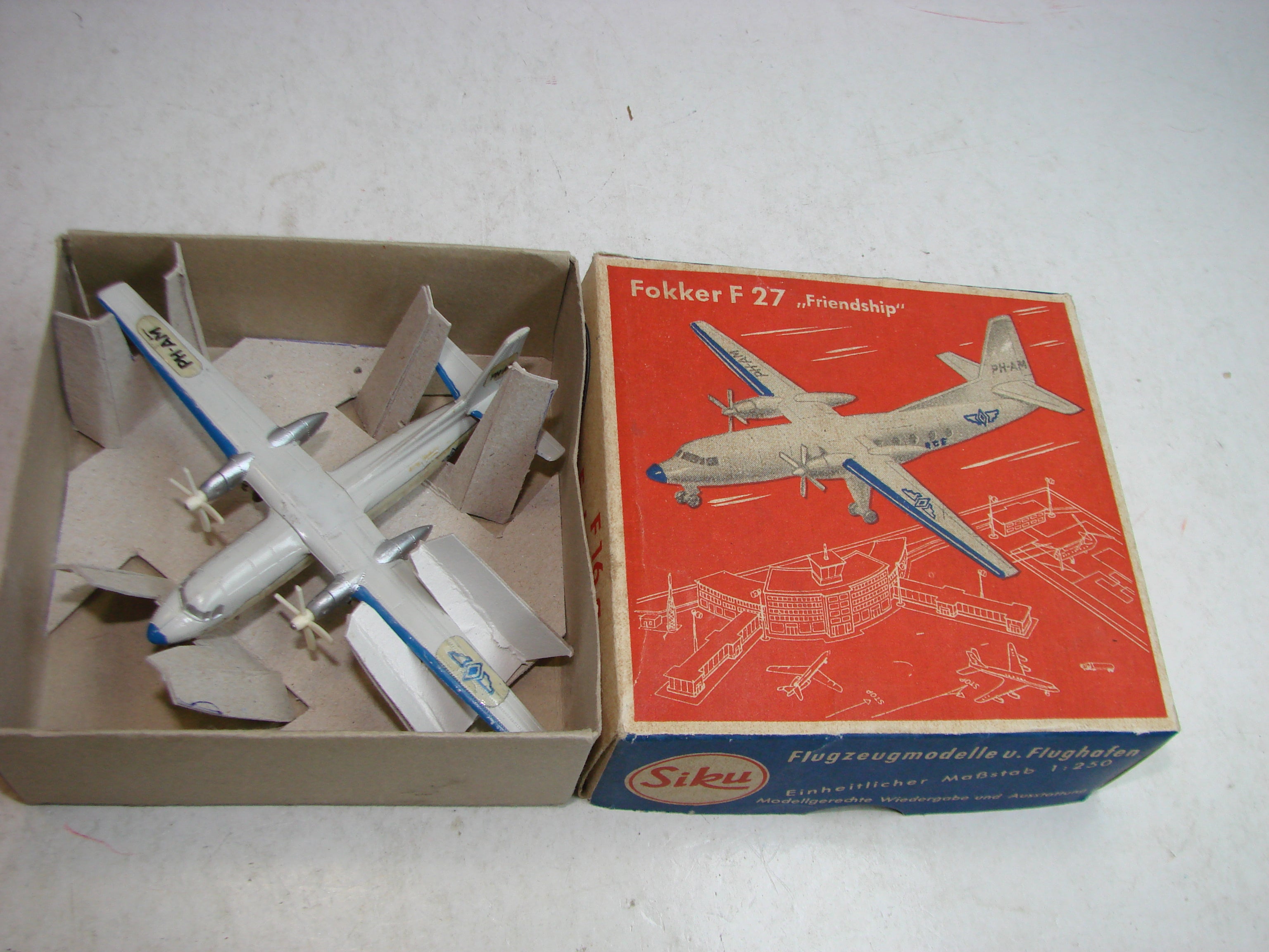 LB - Siku Plastik 1:250, F 16 a , Fokker F 27,