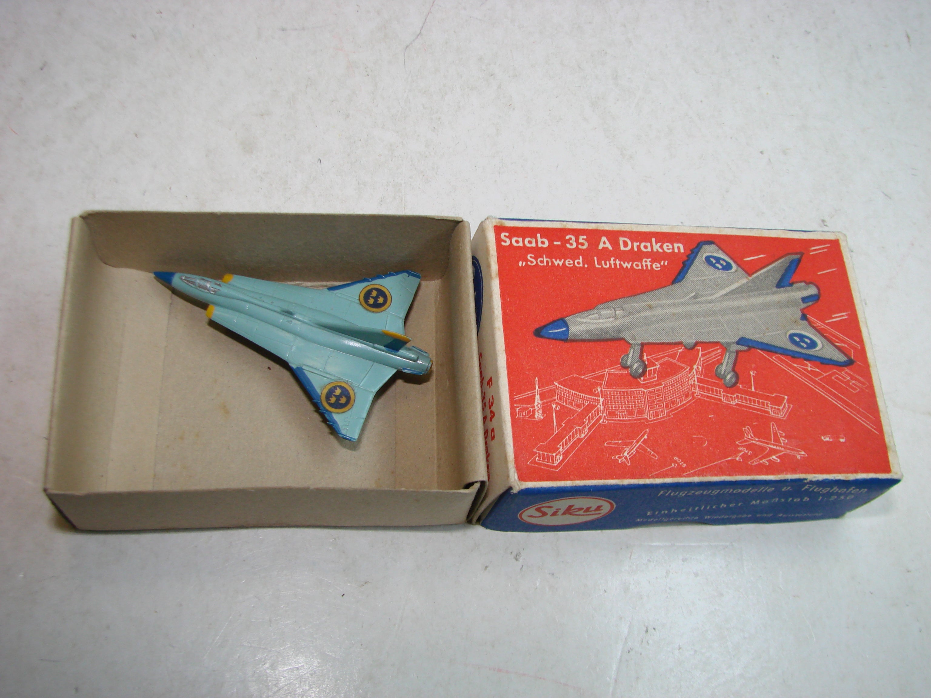 LB - Siku Plastik 1:250, F 34 a, SAAB -35 A Draken, Schwed. Luftwaffe ,ovp, von 1954