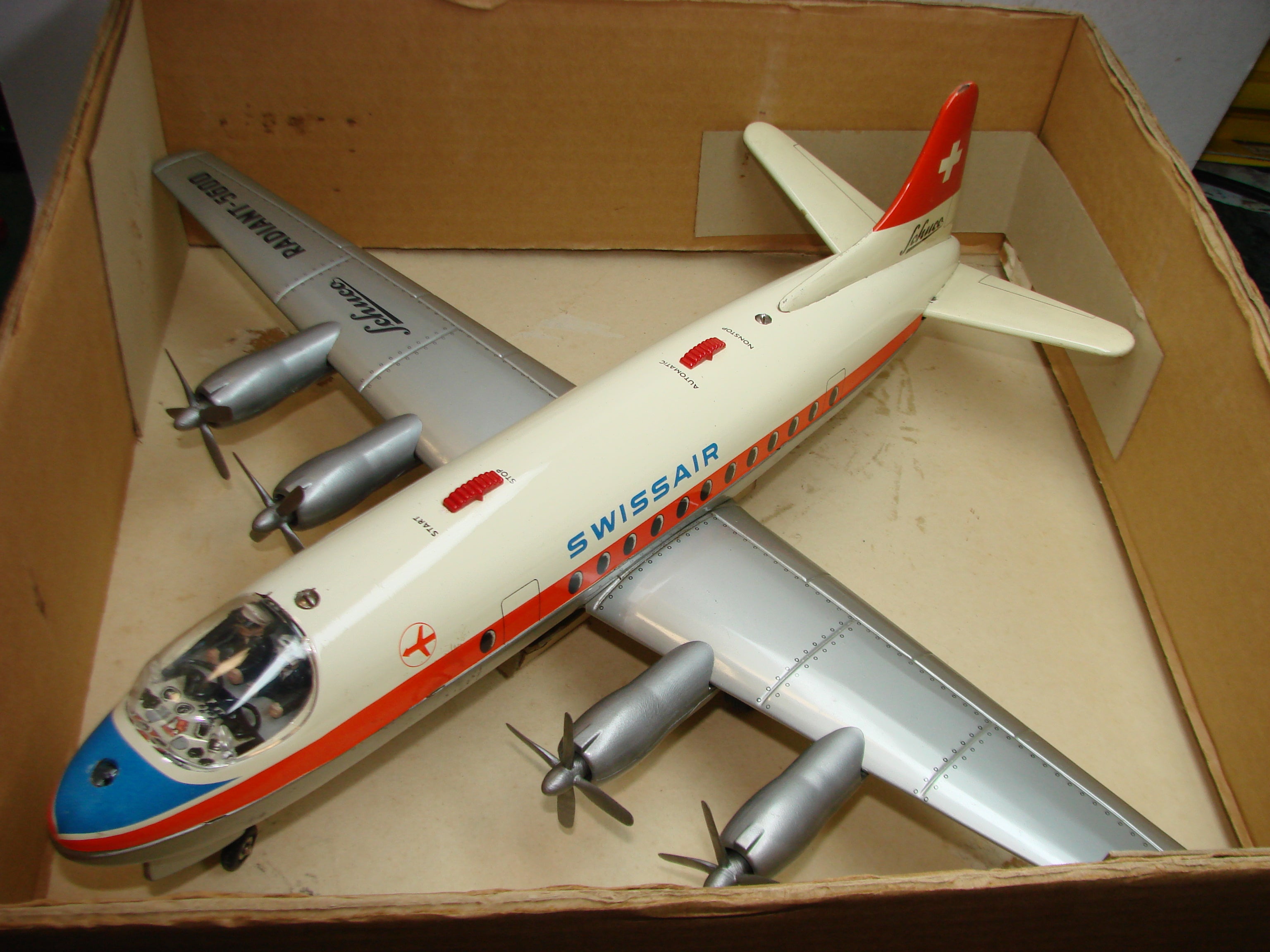 SE1 - Schuco, Elektro Radiant 5600, Blech Flugzeug, Swissair, ovp, von 1954