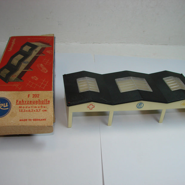 LB - Siku Plastik 1:250, F 202, Flugzeug, Fahrzeughalle, ovp, von 1954