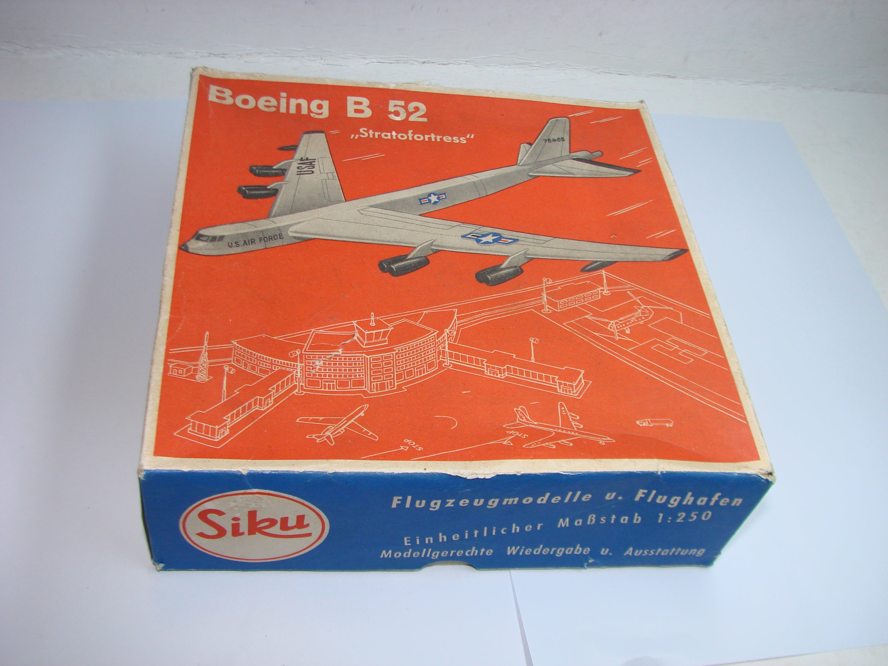 LB - Siku Plastik 1:250, F 27 a , Flugzeug, Boeing B 52, 