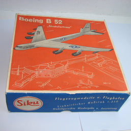 LB - Siku Plastik 1:250, F 27 a , Flugzeug, Boeing B 52, 