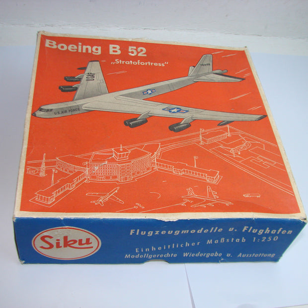 LB - Siku Plastik 1:250, F 27 a , Flugzeug, Boeing B 52, "Stratofortress", US Air Force, ovp, von 1954