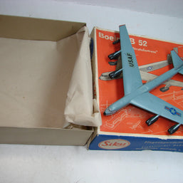 LB - Siku Plastik 1:250, F 27 a , Flugzeug, Boeing B 52, 