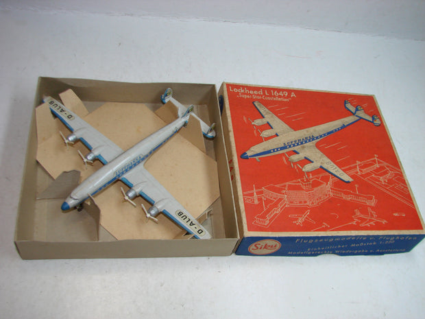 LB - Siku Plastik 1:250, F 4 a, Lockheed L 1649A, Super-Constell. Lufthansa ,ovp, von 1954