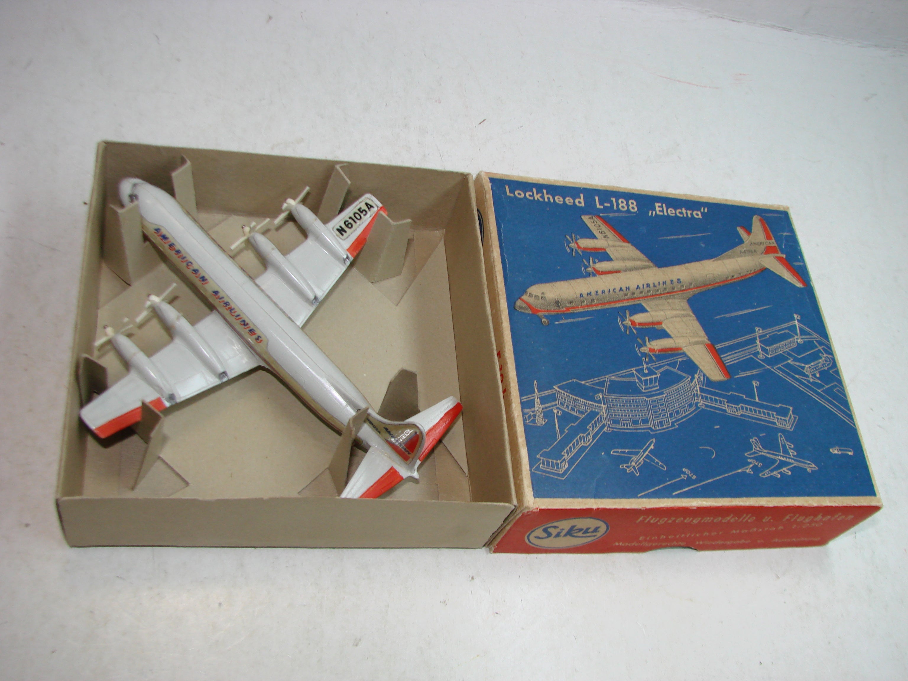 LB - Siku Plastik 1:250, F 18 b, Lockheed L-188, Electra, 