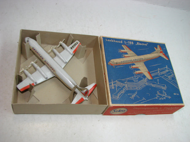 LB - Siku Plastik 1:250, F 18 b, Lockheed L-188, Electra, "AA" ,ovp, von 1954