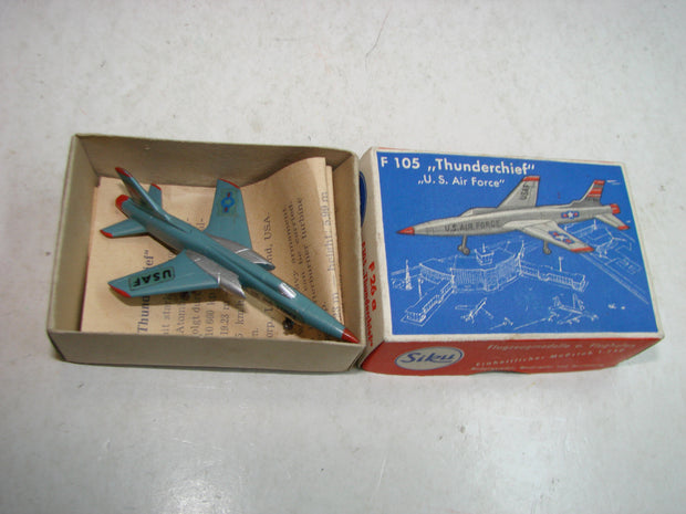 LB - Siku Plastik 1:250, F 26 a ,  F105 , "Thunderchief", USAF ,ovp, von 1954