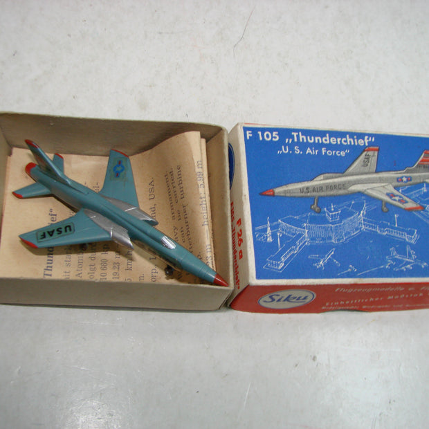 LB - Siku Plastik 1:250, F 26 a ,  F105 , "Thunderchief", USAF ,ovp, von 1954