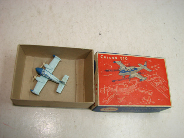LB - Siku Plastik 1:250, F 8 a, Cessna 310, " Reiseflugzeug" ,ovp, von 1954