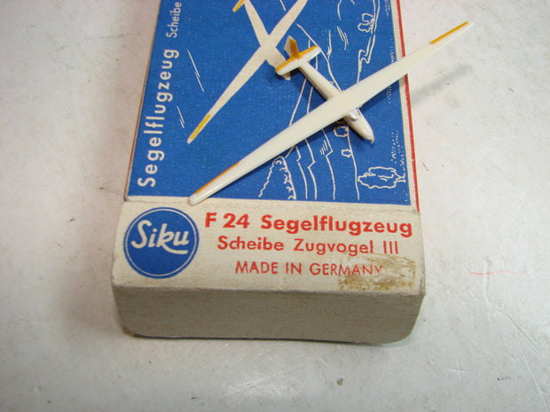 LB - Siku Plastik 1:250, F 24, Segelflugzeug, " Scheibe Zugvogel III", TOP RARITÄT, ovp, von 1954