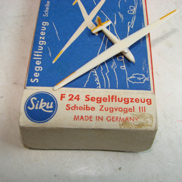 LB - Siku Plastik 1:250, F 24, Segelflugzeug, " Scheibe Zugvogel III", TOP RARITÄT, ovp, von 1954